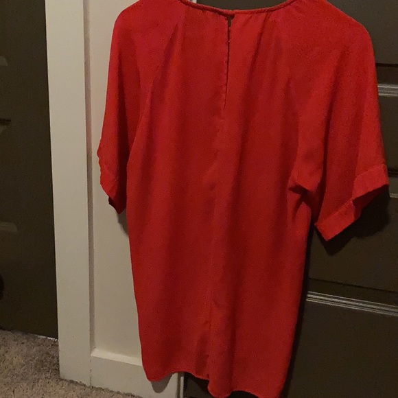 ⭐️bright red blouse, very flattering silhouette!⭐️ - Picture 5 of 5